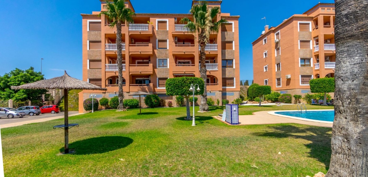 Sale - Apartment / flat -
Orihuela Costa - Villamartin