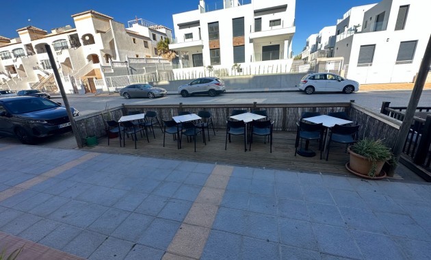 Herverkoop - Business for sale -
Orihuela - Entre Naranjos Vistabella