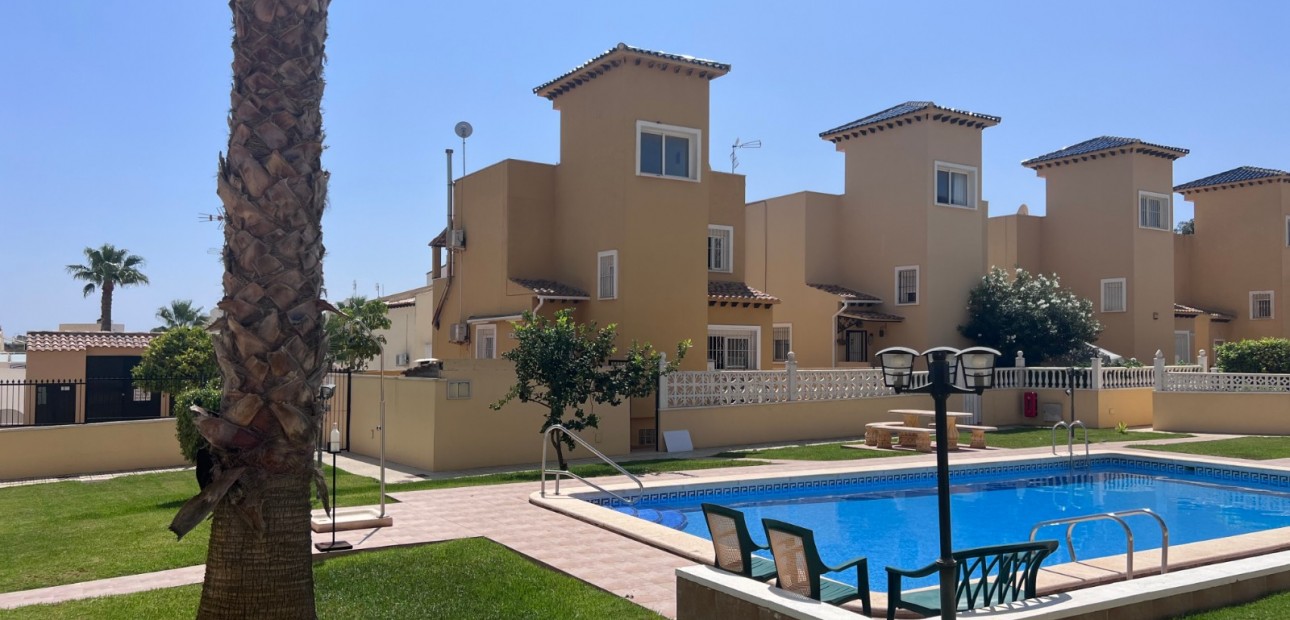 Sale - Townhouse -
Orihuela - Villamartin