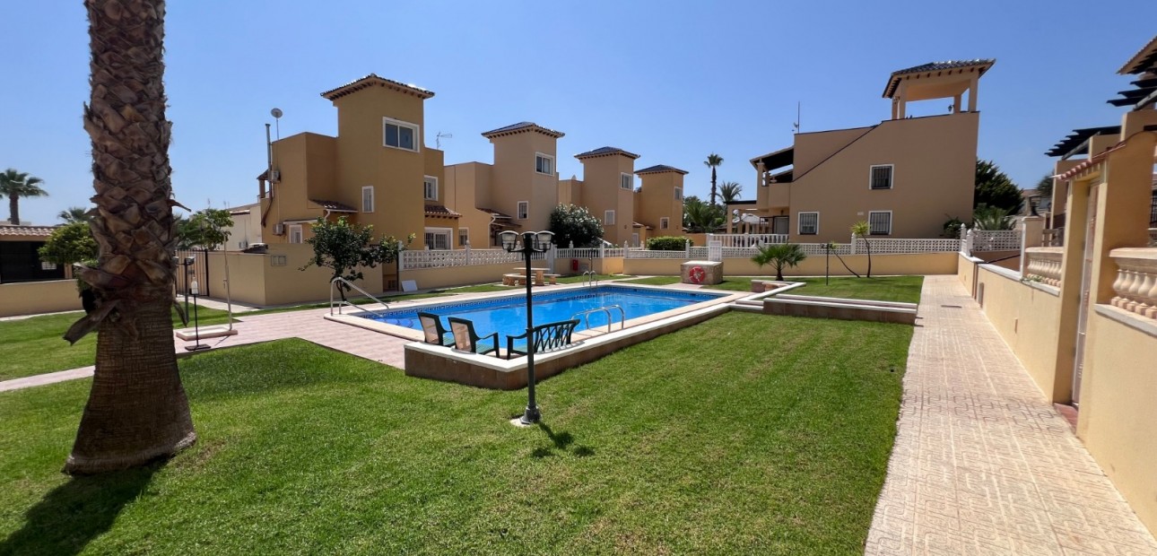 Venta - Adosado -
Orihuela - Villamartin