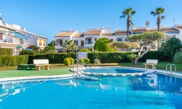 Sale - Townhouse -
Torrevieja - Lago jardin