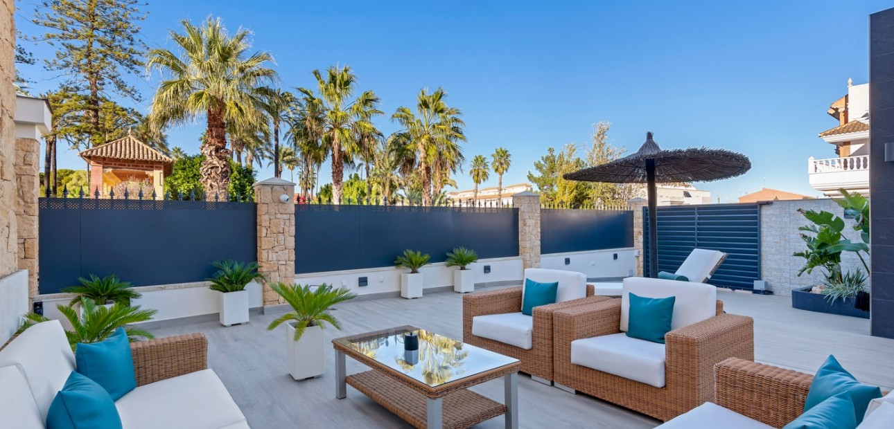 Sale - Villa -
Jacarilla