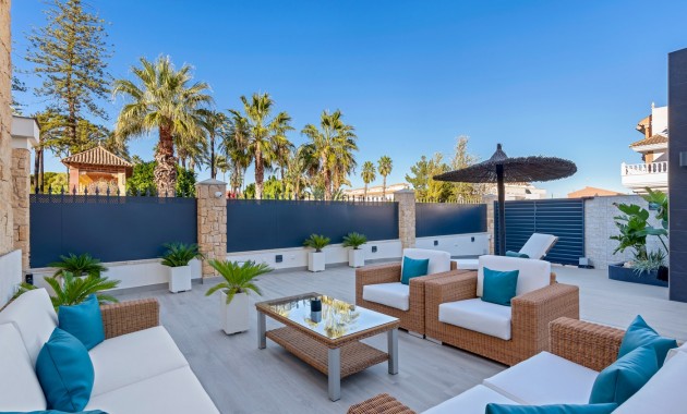Sale - Villa -
Jacarilla