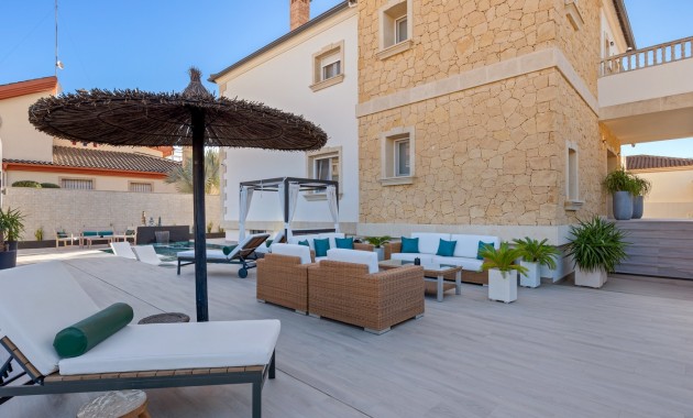 Sale - Villa -
Jacarilla