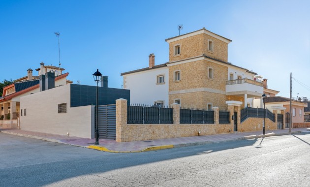 Sale - Villa -
Jacarilla