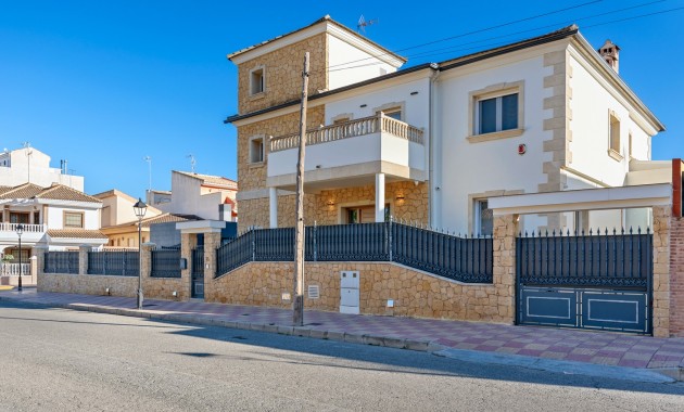 Sale - Villa -
Jacarilla