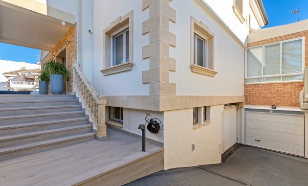 Sale - Villa -
Jacarilla