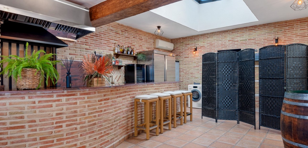 Sale - Villa -
Jacarilla
