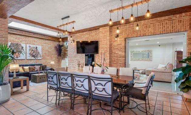 Sale - Villa -
Jacarilla