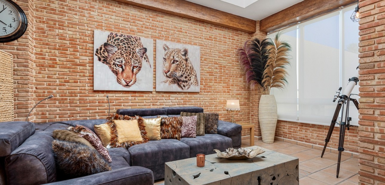 Sale - Villa -
Jacarilla
