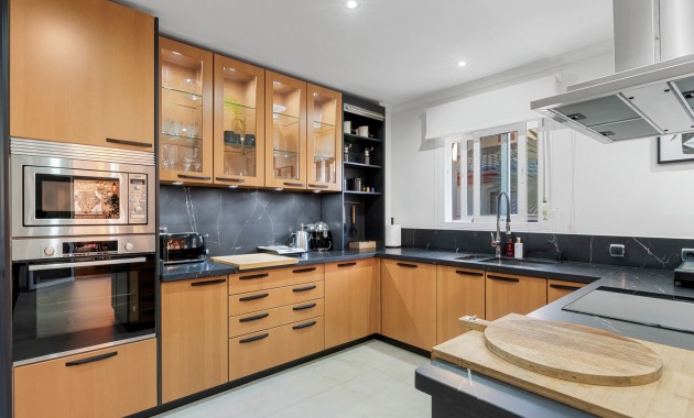 Sale - Villa -
Jacarilla