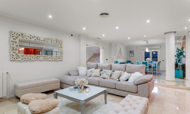 Sale - Villa -
Jacarilla