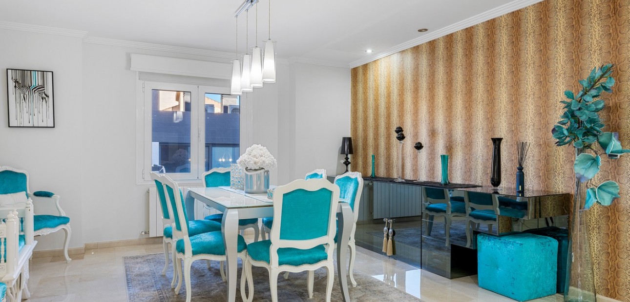 Sale - Villa -
Jacarilla