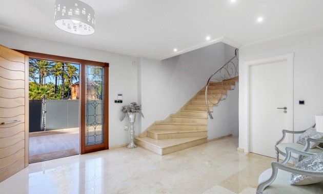 Sale - Villa -
Jacarilla