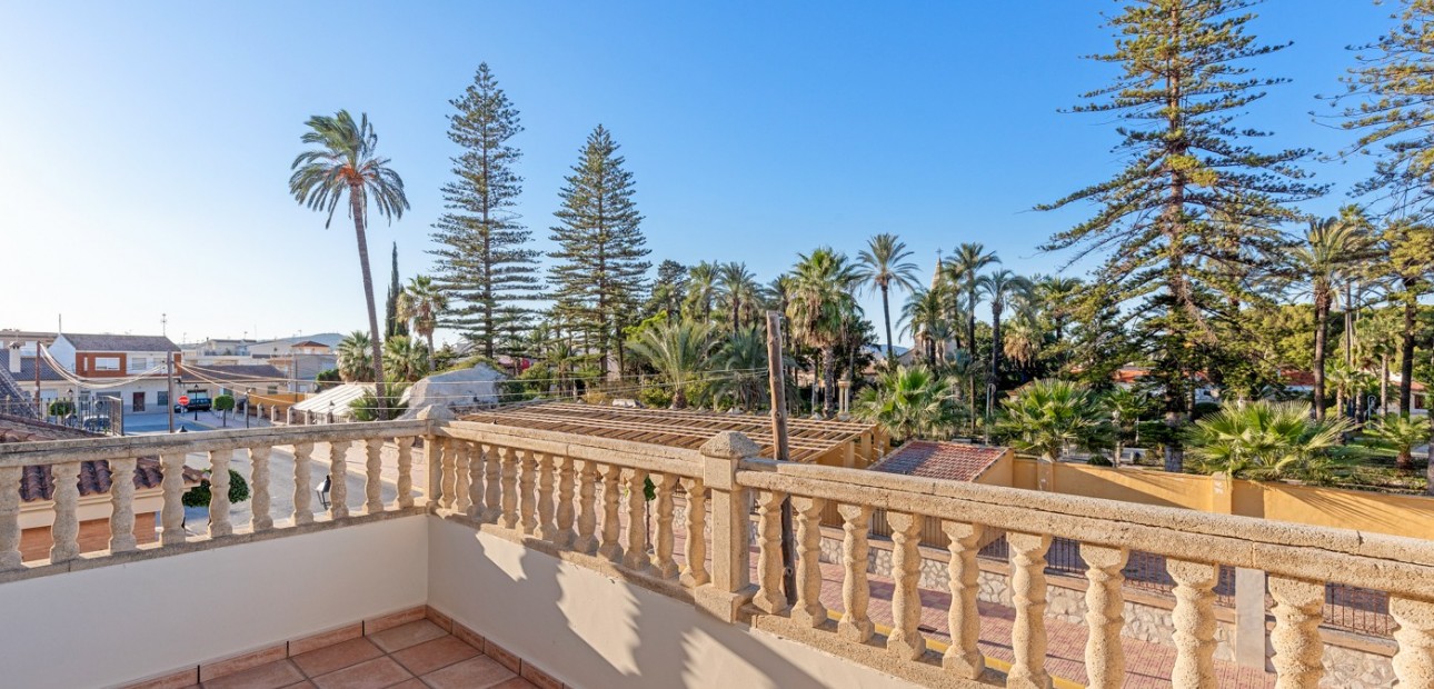 Sale - Villa -
Jacarilla