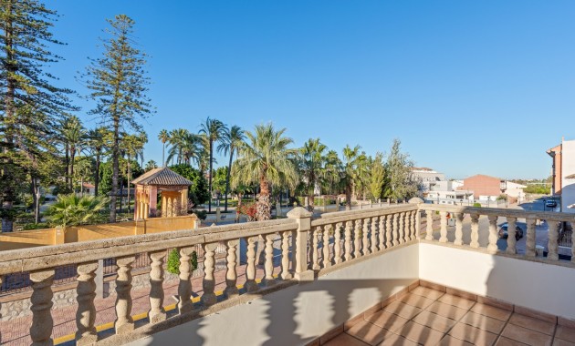 Sale - Villa -
Jacarilla