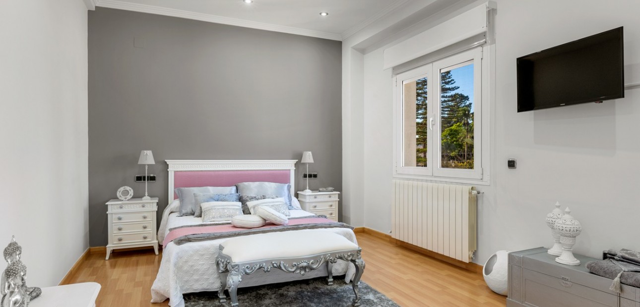 Sale - Villa -
Jacarilla