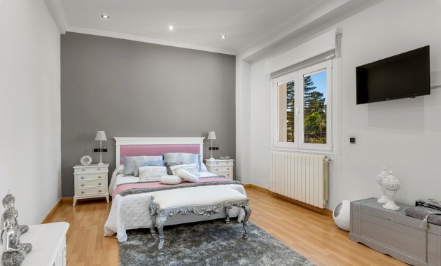 Sale - Villa -
Jacarilla