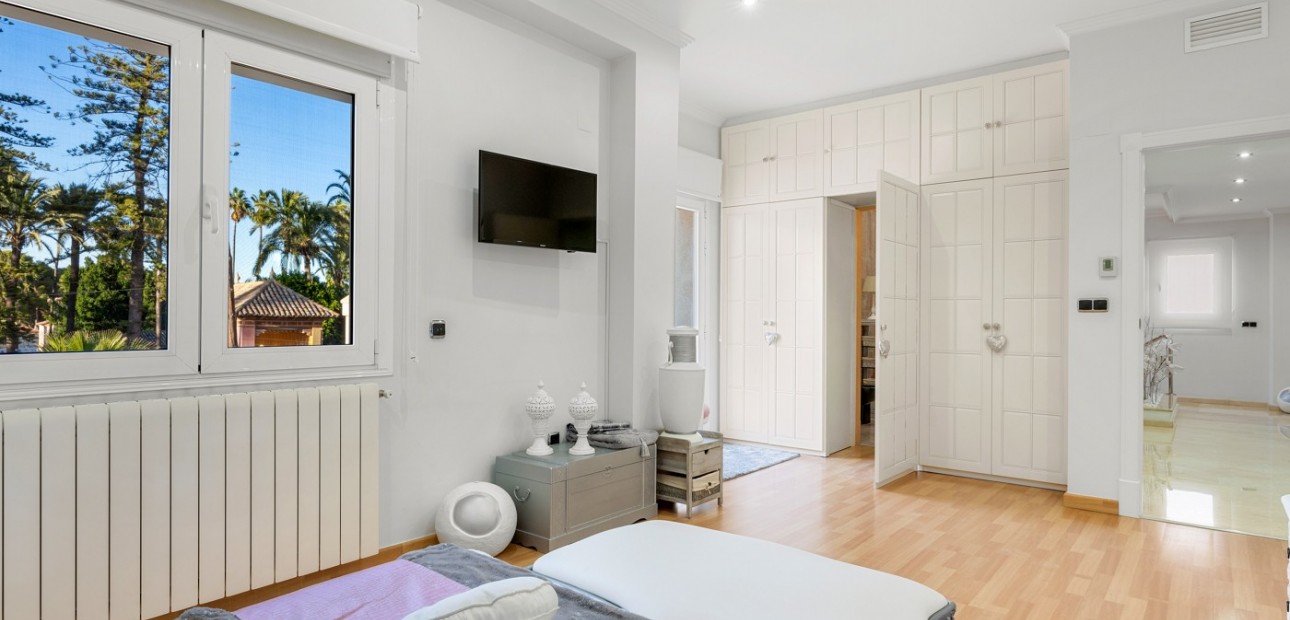 Sale - Villa -
Jacarilla