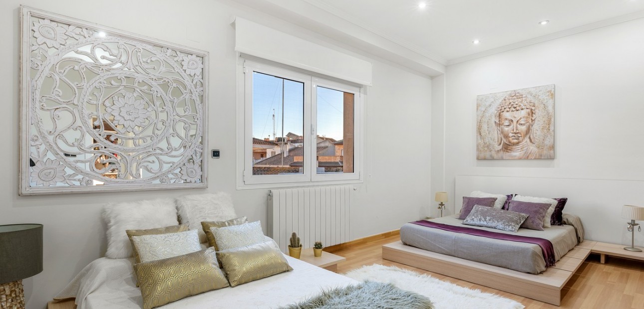 Sale - Villa -
Jacarilla