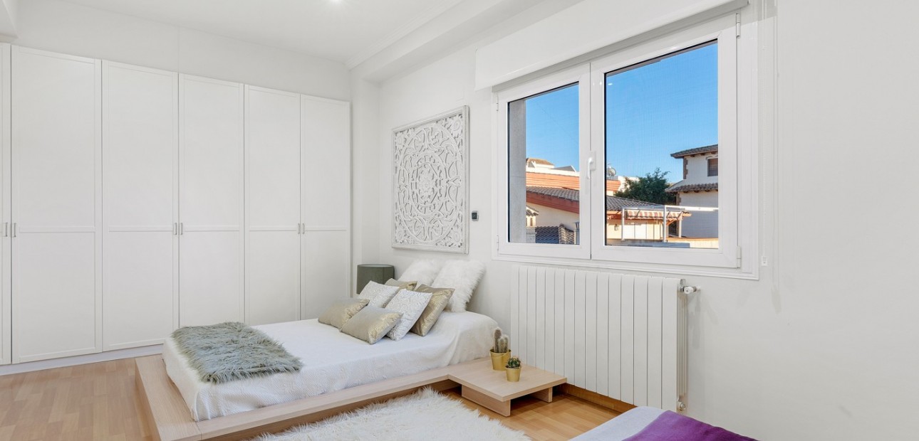 Sale - Villa -
Jacarilla