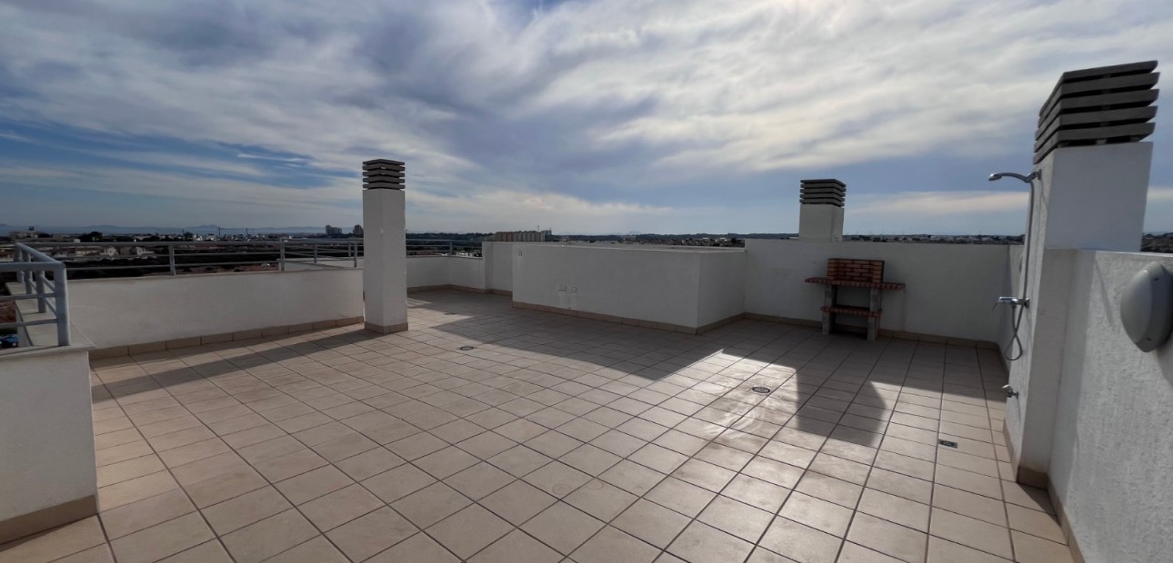 Venta - Apartamento / piso -
Lomas de Campoamor