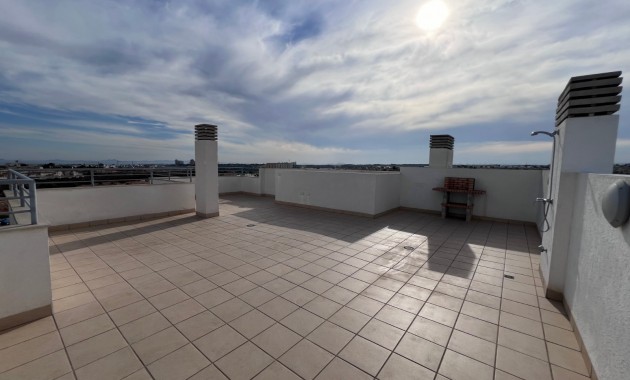 Venta - Apartamento / piso -
Lomas de Campoamor