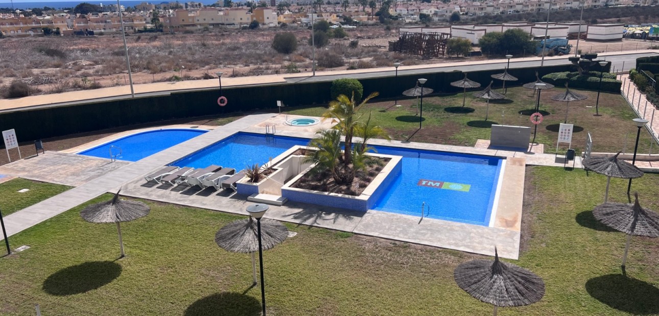 Venta - Apartamento / piso -
Lomas de Campoamor