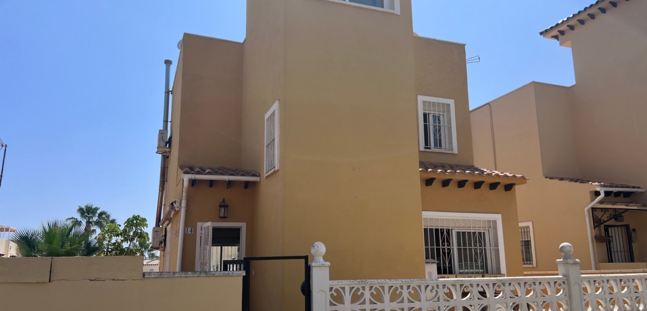 Sale - Townhouse -
Orihuela - Villamartin