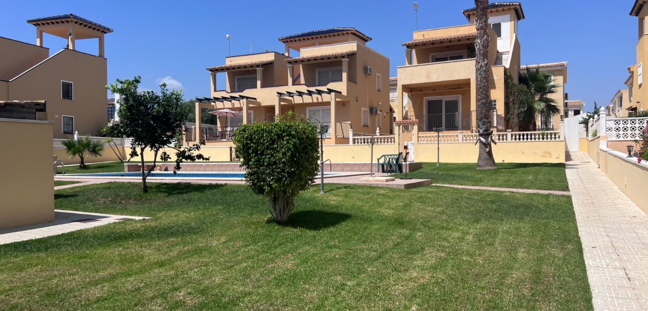 Sale - Townhouse -
Orihuela - Villamartin