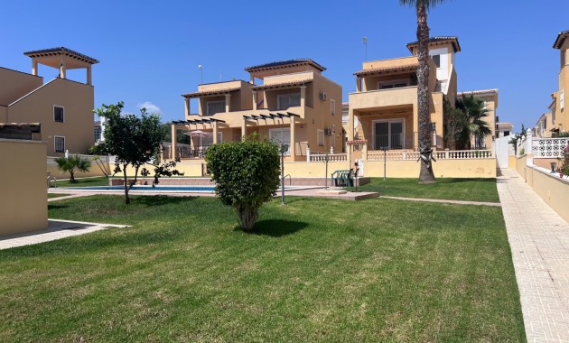 Sale - Townhouse -
Orihuela - Villamartin