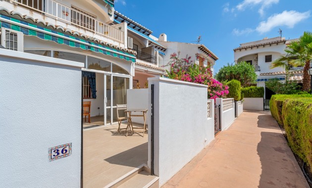 Sale - Townhouse -
Torrevieja - Lago jardin