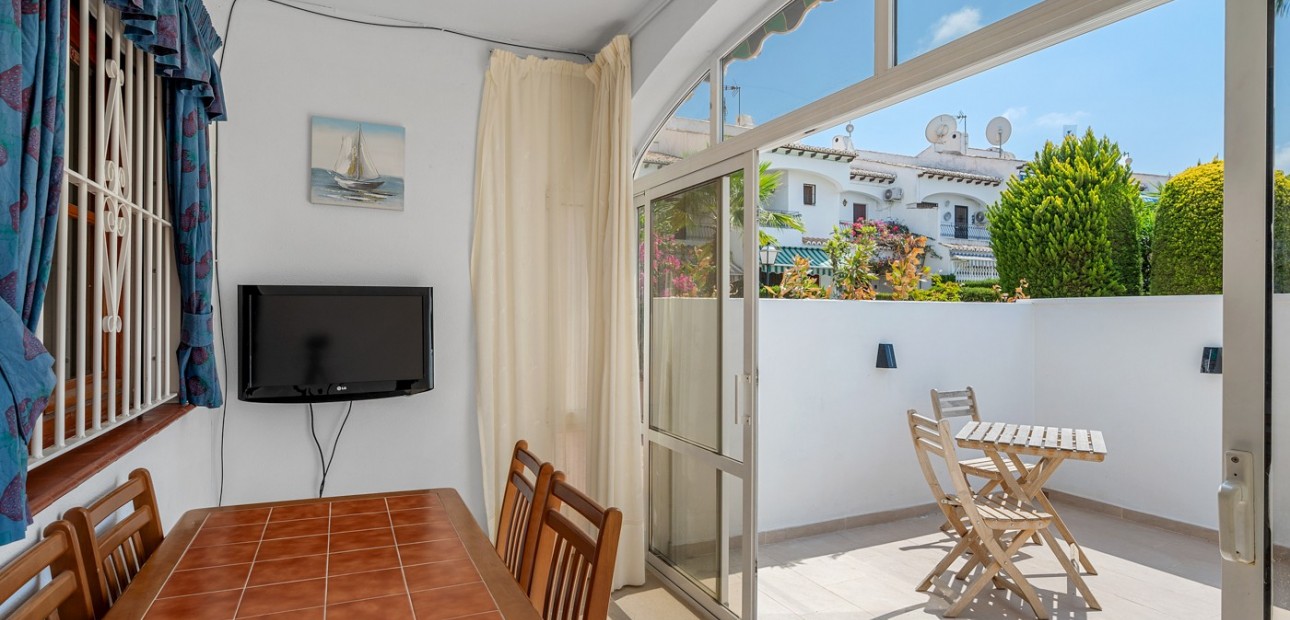 Sale - Townhouse -
Torrevieja - Lago jardin