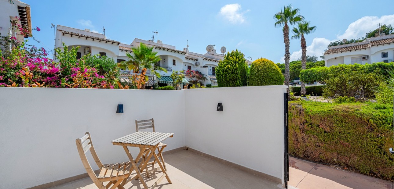 Sale - Townhouse -
Torrevieja - Lago jardin