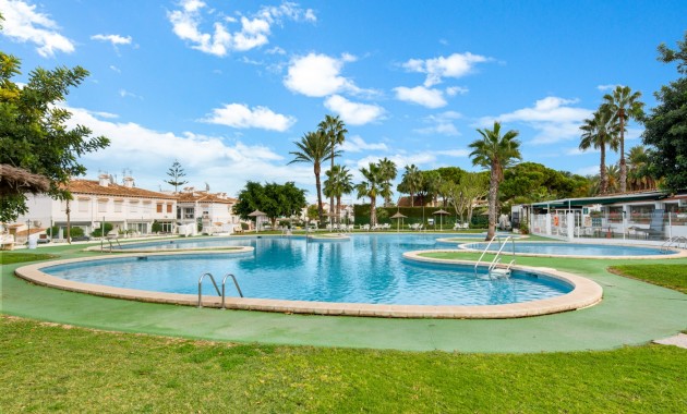 Herverkoop - Herenhuis -
Torrevieja - Lago jardin