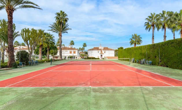 Herverkoop - Herenhuis -
Torrevieja - Lago jardin