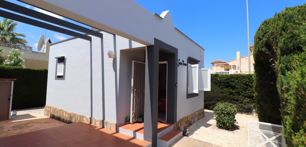 Sale - Detached Villa -
Algorfa - Montebello