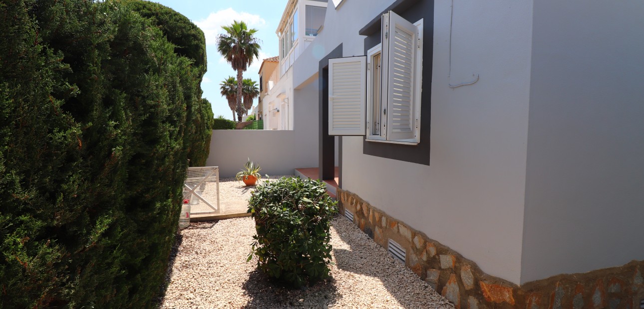 Sale - Detached Villa -
Algorfa - Montebello