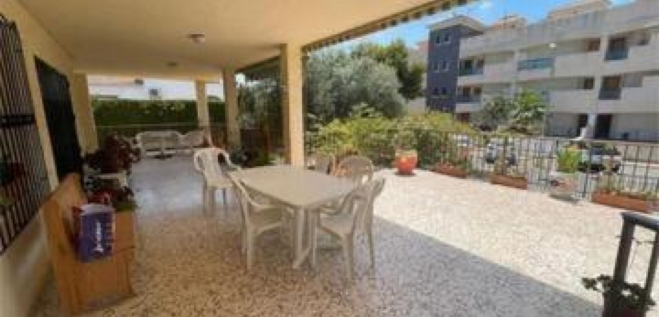 Herverkoop - Terraced house -
Torrevieja - Torretas