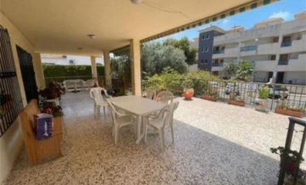 Sale - Terraced house -
Torrevieja - Torretas