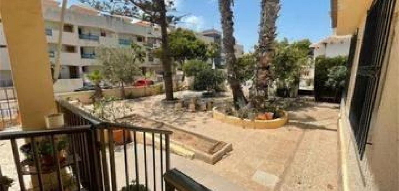 Herverkoop - Terraced house -
Torrevieja - Torretas