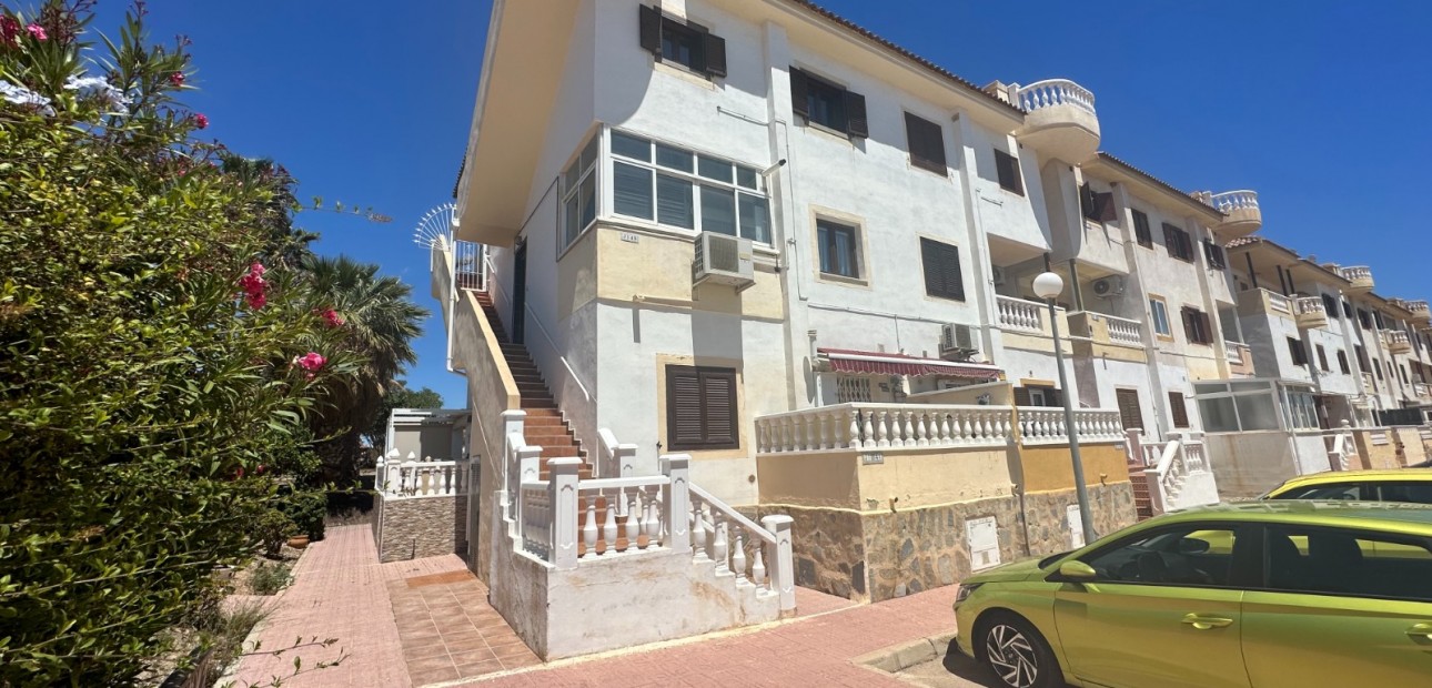 Sale - Apartment / flat -
Orihuela - Playa Flamenca