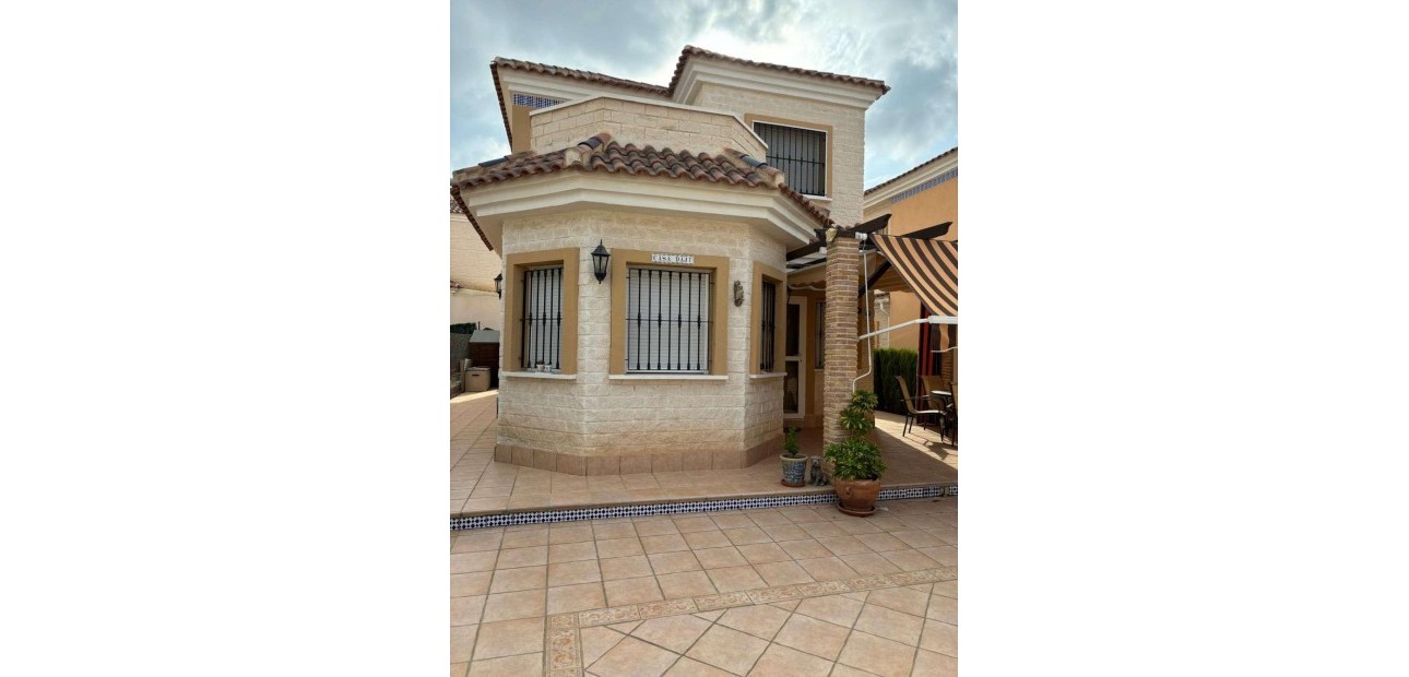 Venta - Villa -
Guardamar del Segura - raso