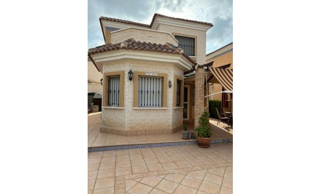 Venta - Villa -
Guardamar del Segura - raso