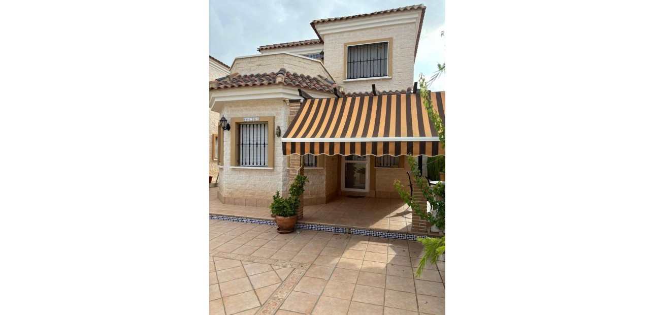 Sale - Villa -
Guardamar del Segura - raso