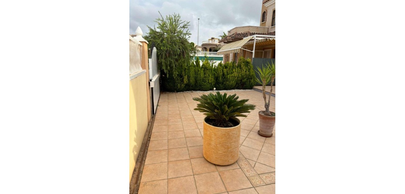 Sale - Villa -
Guardamar del Segura - raso