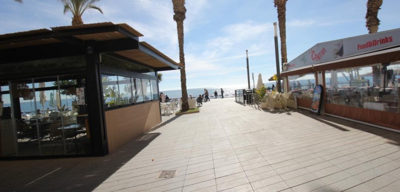 Herverkoop - Flat -
Torrevieja - Paseo maritimo