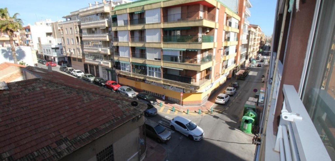 Herverkoop - Flat -
Torrevieja - Paseo maritimo