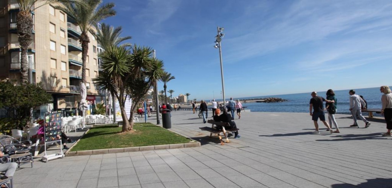 Herverkoop - Flat -
Torrevieja - Paseo maritimo