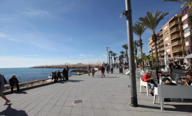 Herverkoop - Flat -
Torrevieja - Paseo maritimo